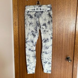 LuluLemon smoke pattern leggings, size 8